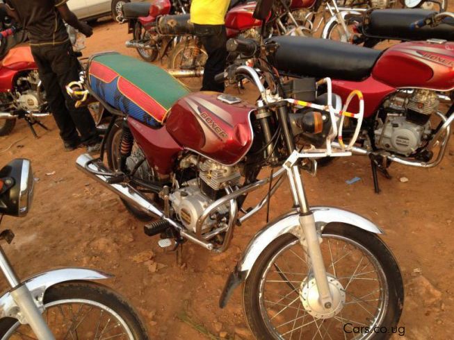 bajaj boxer two wheeler