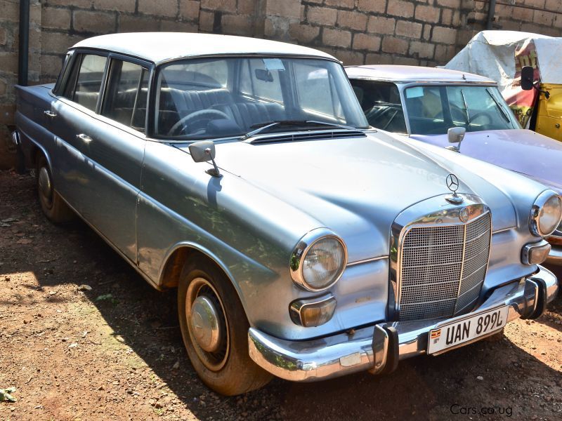 Mercedes-Benz 200  in Uganda