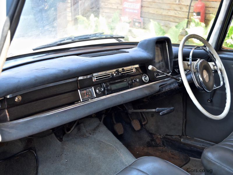 Mercedes-Benz 200  in Uganda