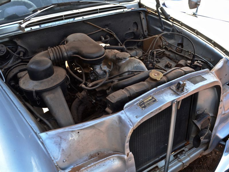 Mercedes-Benz 200  in Uganda