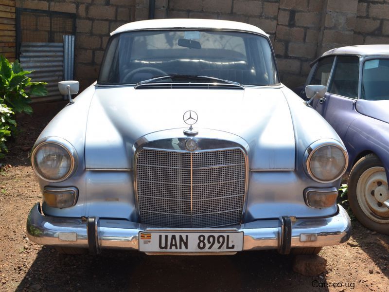 Mercedes-Benz 200  in Uganda