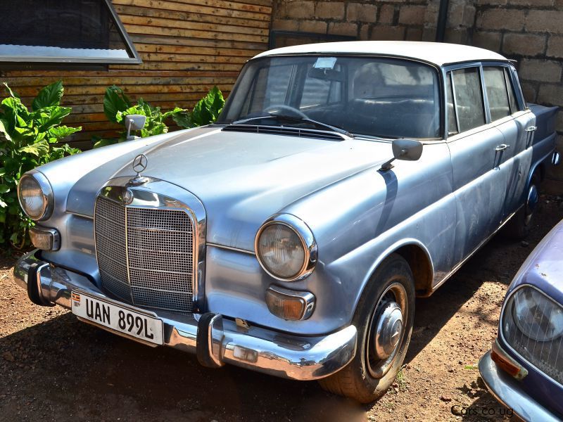 Mercedes-Benz 200  in Uganda