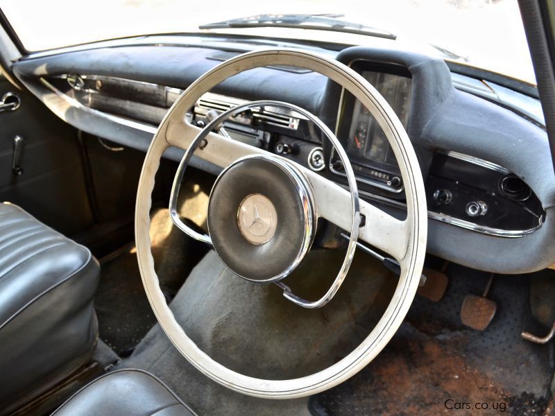 Mercedes-Benz 200  in Uganda