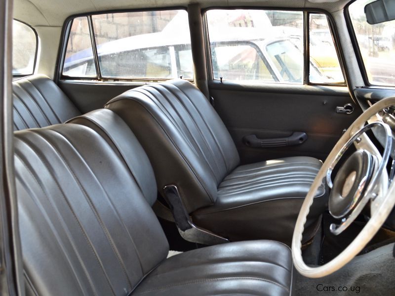 Mercedes-Benz 200  in Uganda