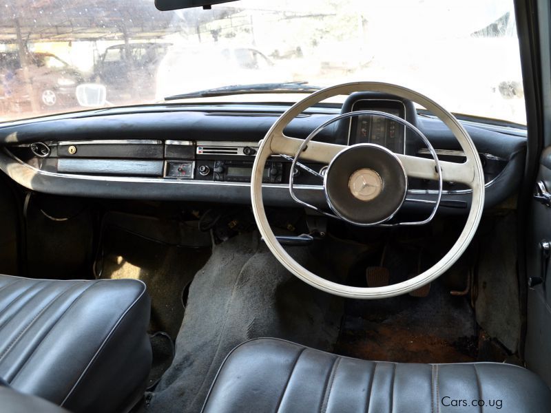 Mercedes-Benz 200  in Uganda