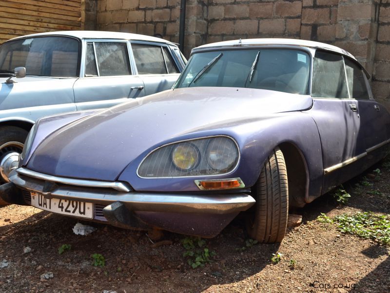 Citroen DS Pallas in Uganda