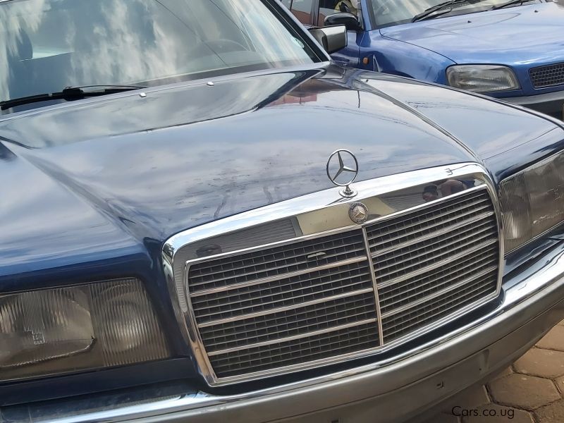 Mercedes-Benz 560 in Uganda