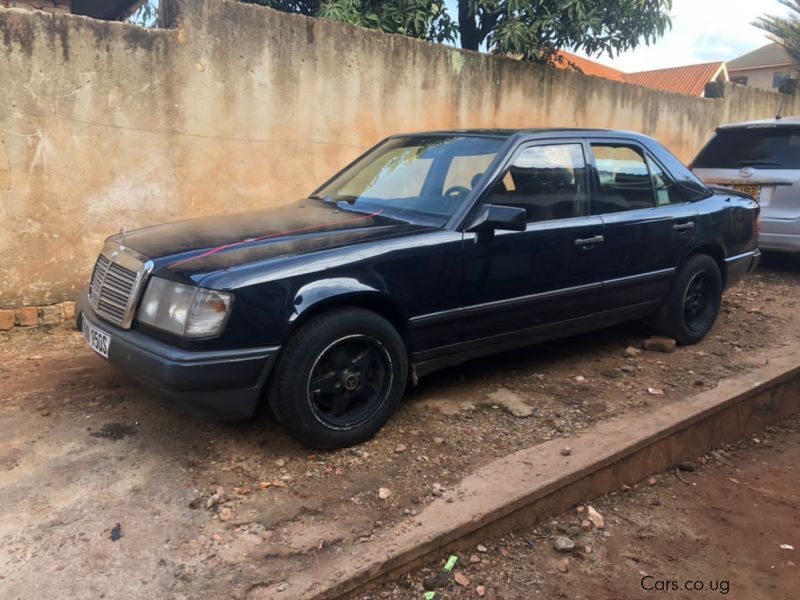 Mercedes-Benz 400E-124 in Uganda