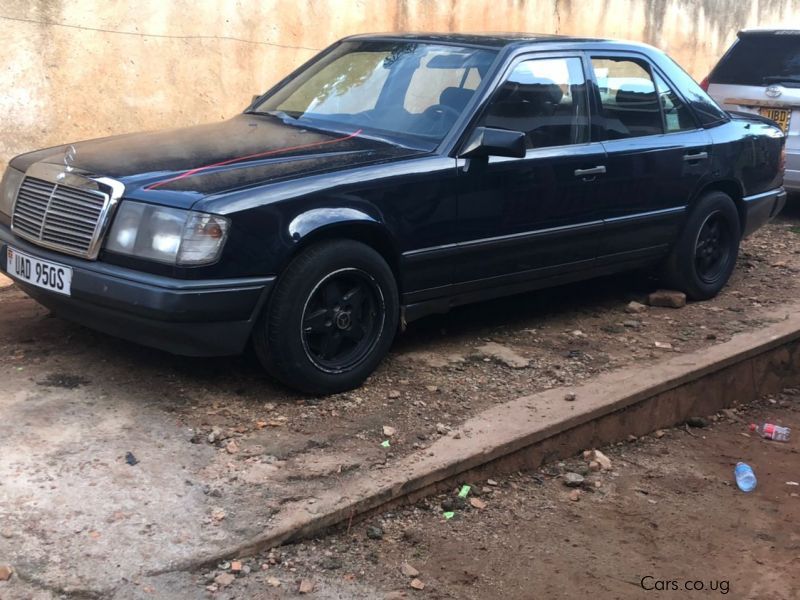 Mercedes-Benz 400E-124 in Uganda