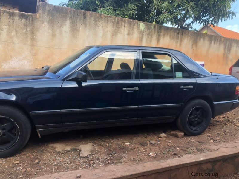 Mercedes-Benz 400E-124 in Uganda