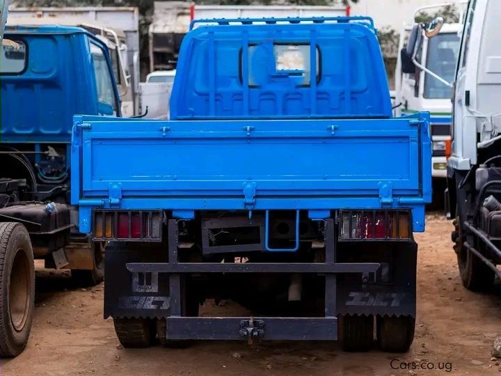 Isuzu ELF TRUCK in Uganda