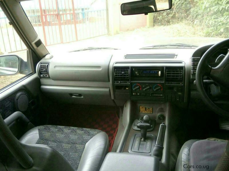 Land Rover Discovery V8i in Uganda