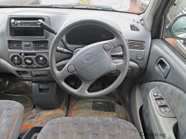 Toyota Raum 2003 панель