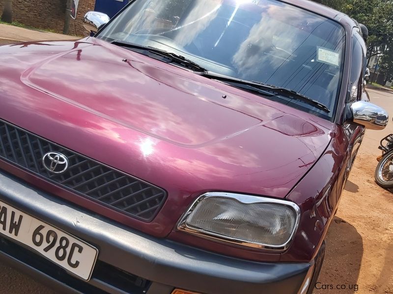 Toyota Rav4 in Uganda