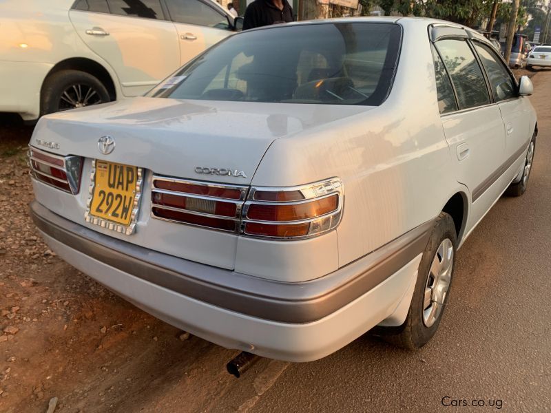 Toyota premio in Uganda