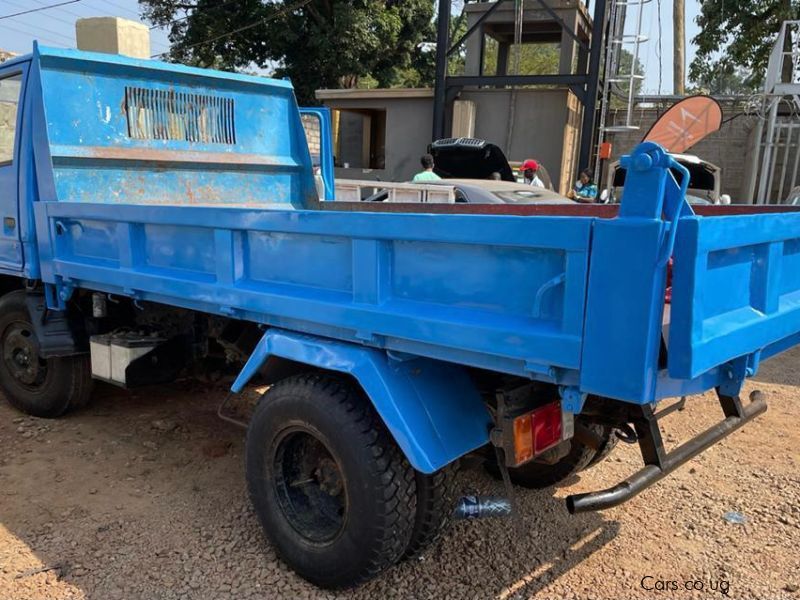 Isuzu Elfu tipper in Uganda