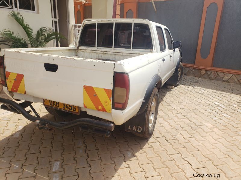 Nissan Hardbody 2,5 in Uganda