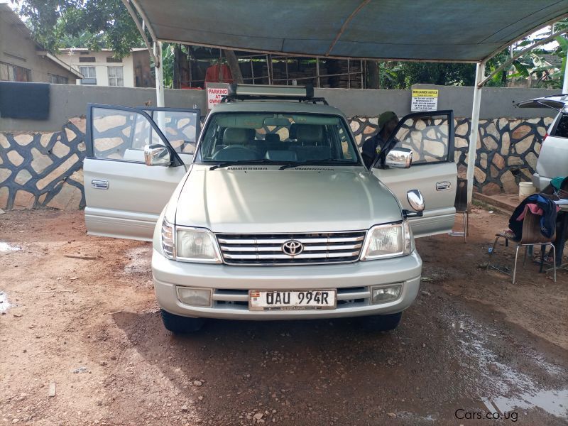 Toyota Land Cruiser Prado 2,7 TX in Uganda