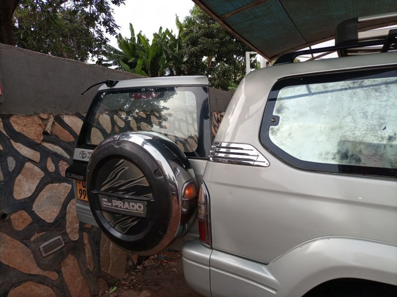 Toyota Land Cruiser Prado 2,7 TX in Uganda