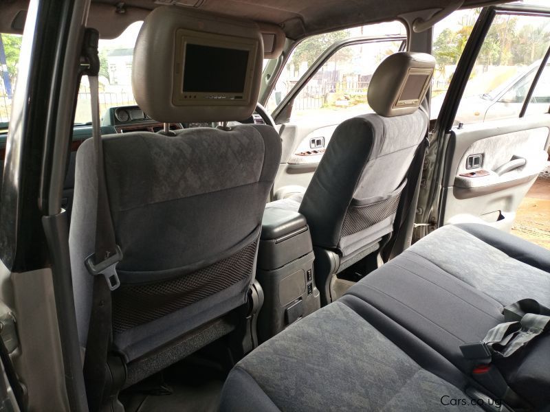 Toyota Land Cruiser Prado 2,7 TX in Uganda