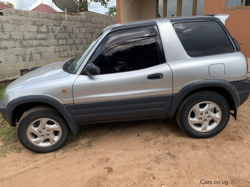 Toyota RAV 4 in Uganda