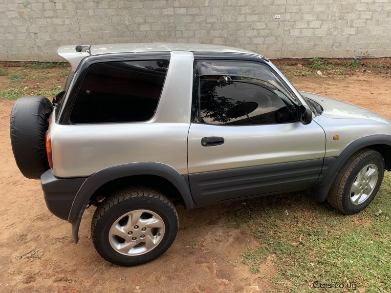 Toyota RAV 4 in Uganda