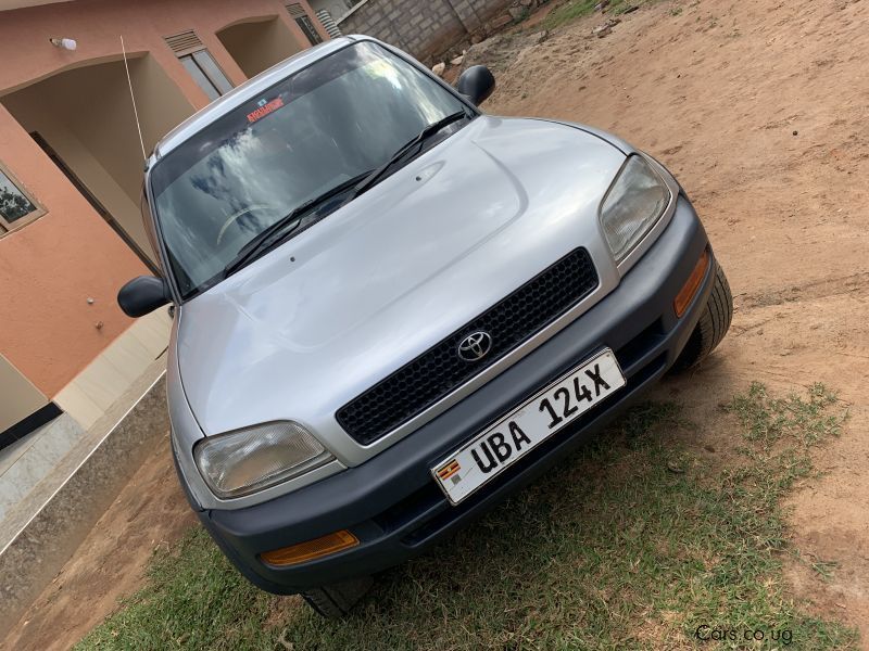 Toyota RAV 4 in Uganda