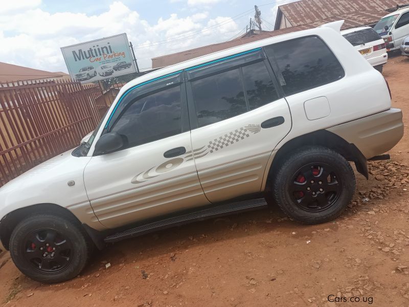 Toyota Rav 4 in Uganda