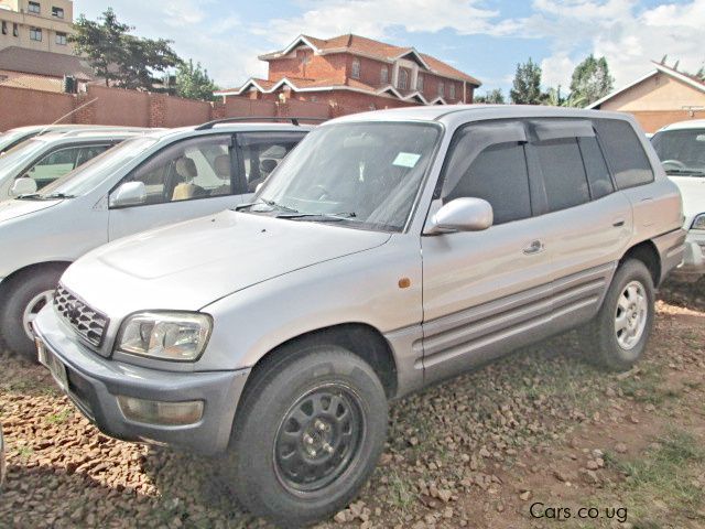 Toyota Rav4 in Uganda