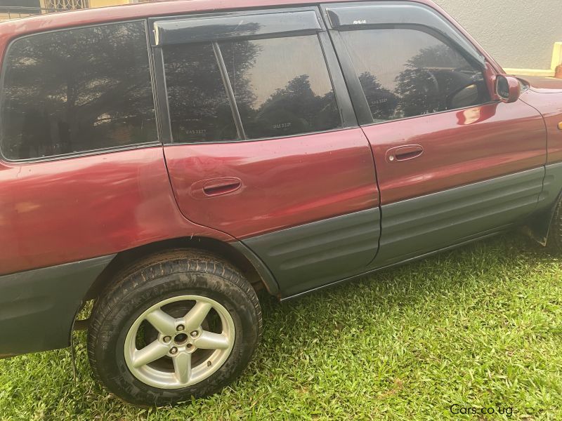 Toyota Rav4 in Uganda