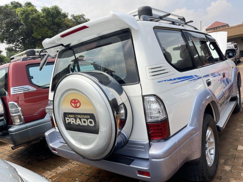 Toyota prado tx in Uganda