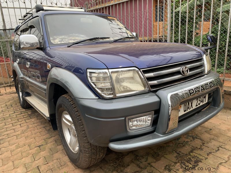 Toyota prado tx in Uganda