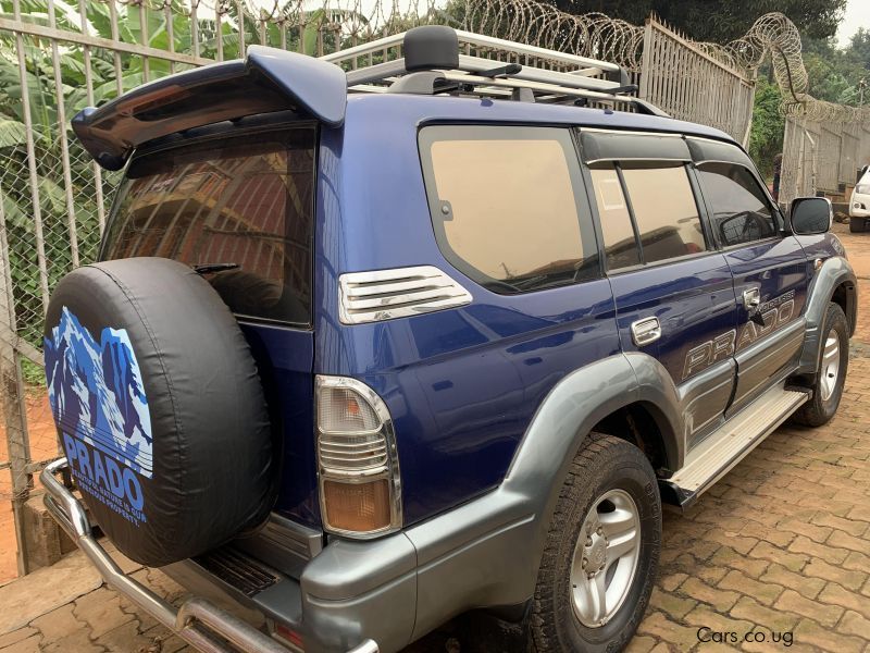 Toyota prado tx in Uganda