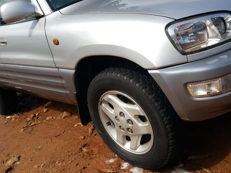 Toyota rav4 in Uganda