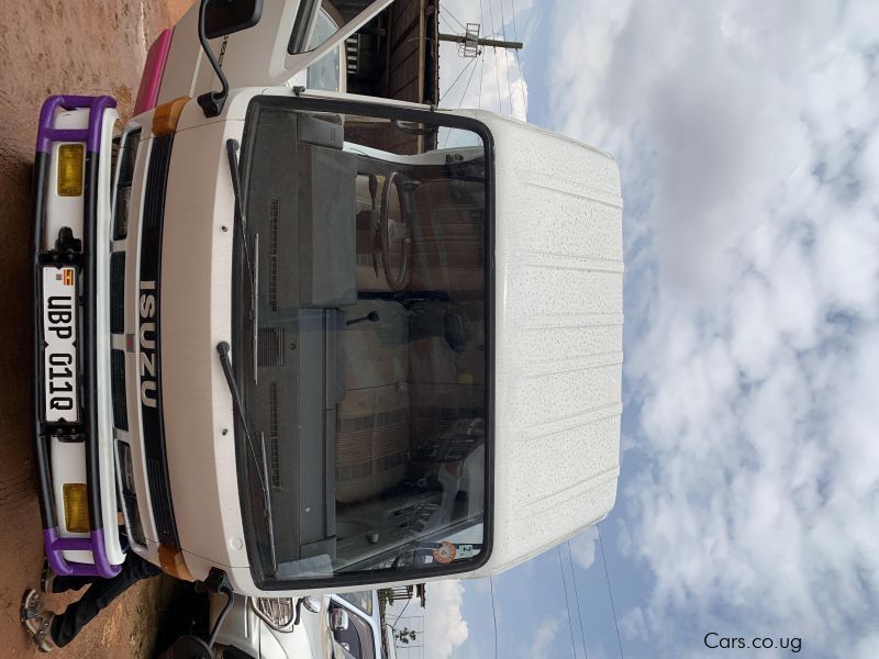 Isuzu isuzu elf in Uganda