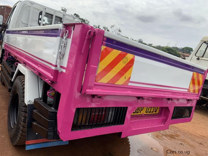 Isuzu isuzu elf in Uganda