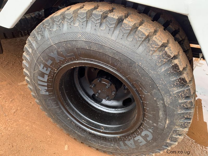 Isuzu isuzu elf in Uganda