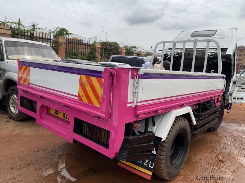 Isuzu isuzu elf in Uganda