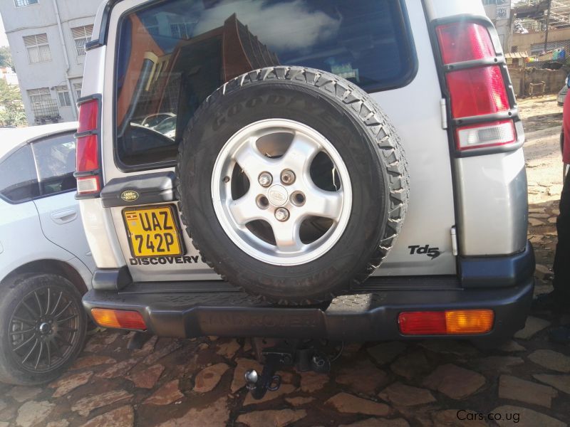 Land Rover Discovery in Uganda