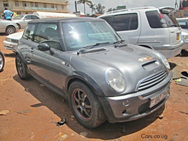 Mini Cooper in Uganda