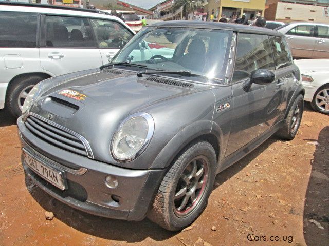 Mini Cooper in Uganda