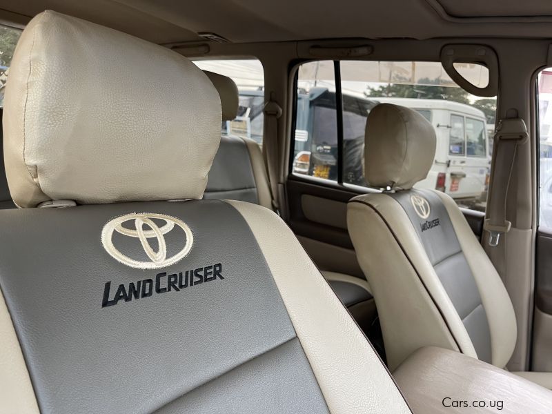 Toyota LANDCRUISER in Uganda