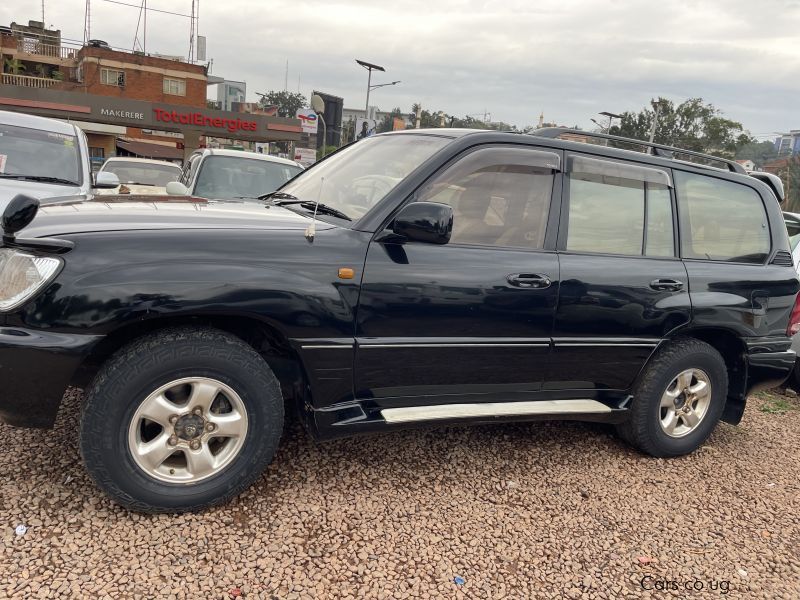 Toyota LANDCRUISER in Uganda