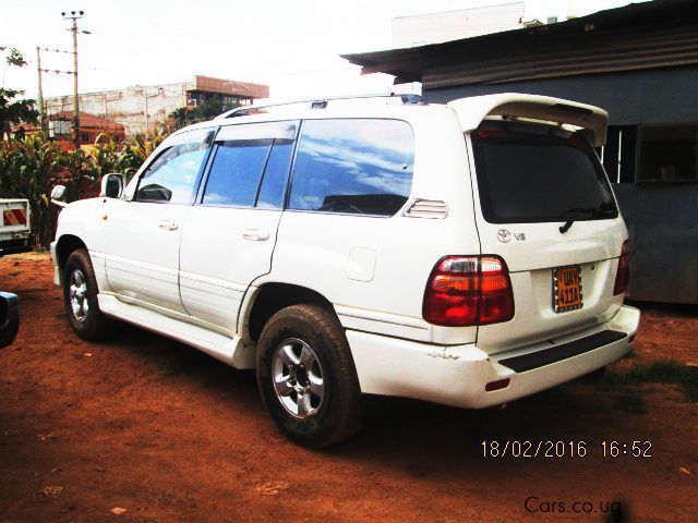 Toyota Land Cruiser V8 in Uganda