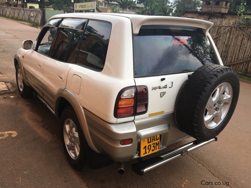 Toyota RAv4 in Uganda