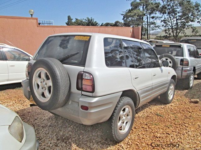 Toyota Rav4 in Uganda