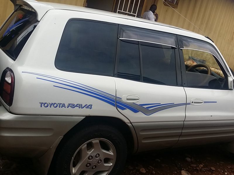 Toyota Rav4 1999 in Uganda