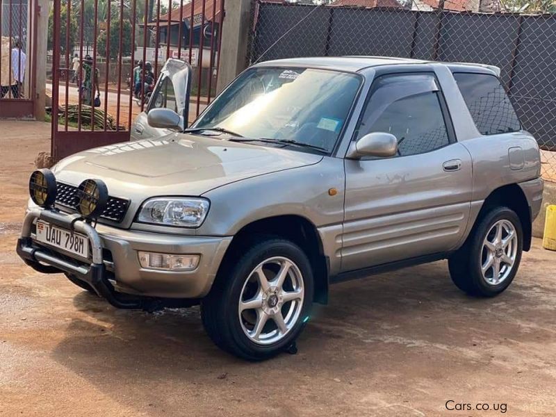 Toyota Rav4 short 2.0cc in Uganda