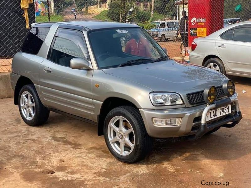 Toyota Rav4 short 2.0cc in Uganda