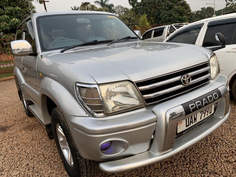 Toyota prado tx in Uganda